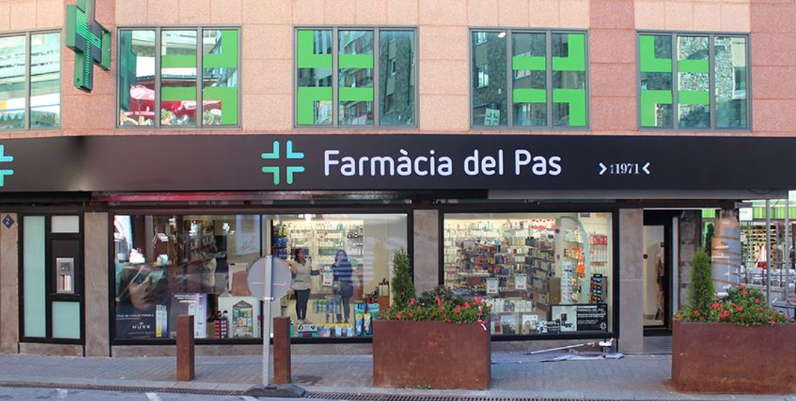 Exterior de la Farmàcia del Pas actual